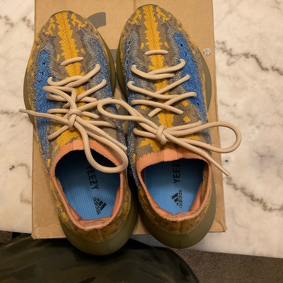 Yezzy - Picture 3 of 3